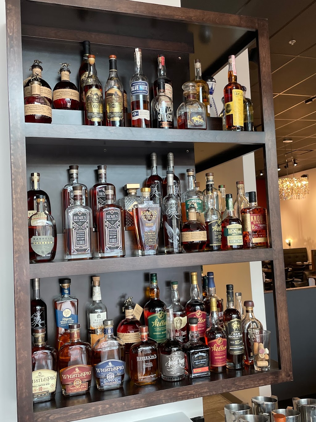 Veritas Whiskey and Wine | restaurant | 5621 W 135th St #2620, Overland Park, KS 66224, USA | 9132910504 OR +1 913-291-0504