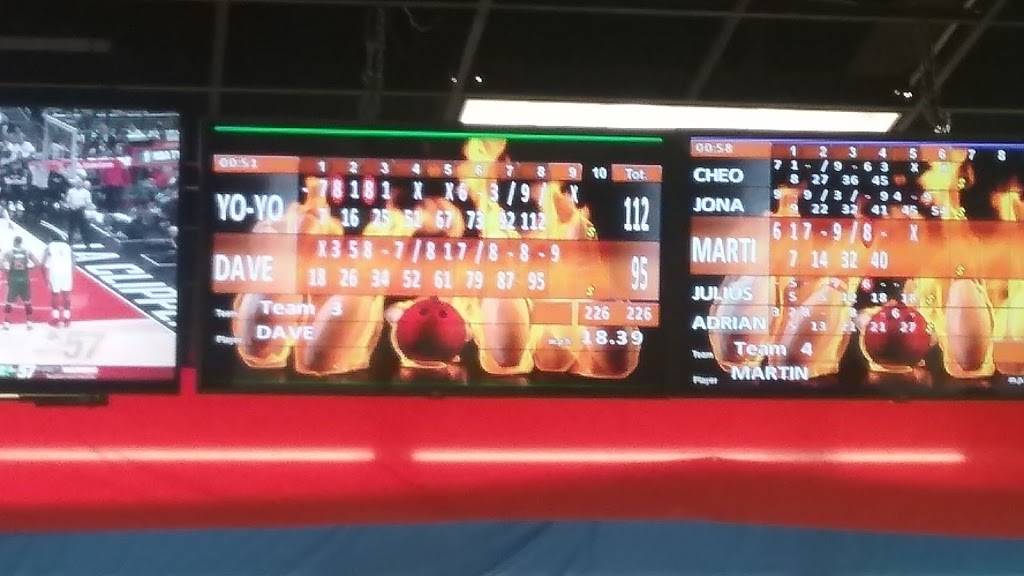 Signature Lanes/Sigs Family Restaurant/Club 300 | night club | 1180 Fremont Ct, Elkhart, IN 46516, USA | 5742961111 OR +1 574-296-1111