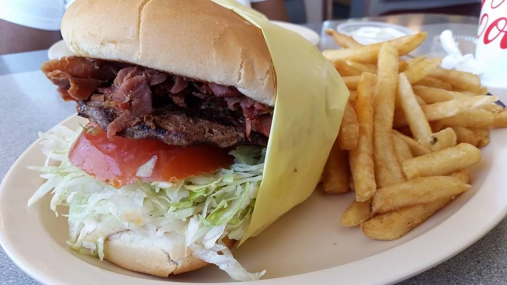 Chris Burgers | restaurant | 28325 Winchester Rd, Winchester, CA 92596, USA | 9519262323 OR +1 951-926-2323
