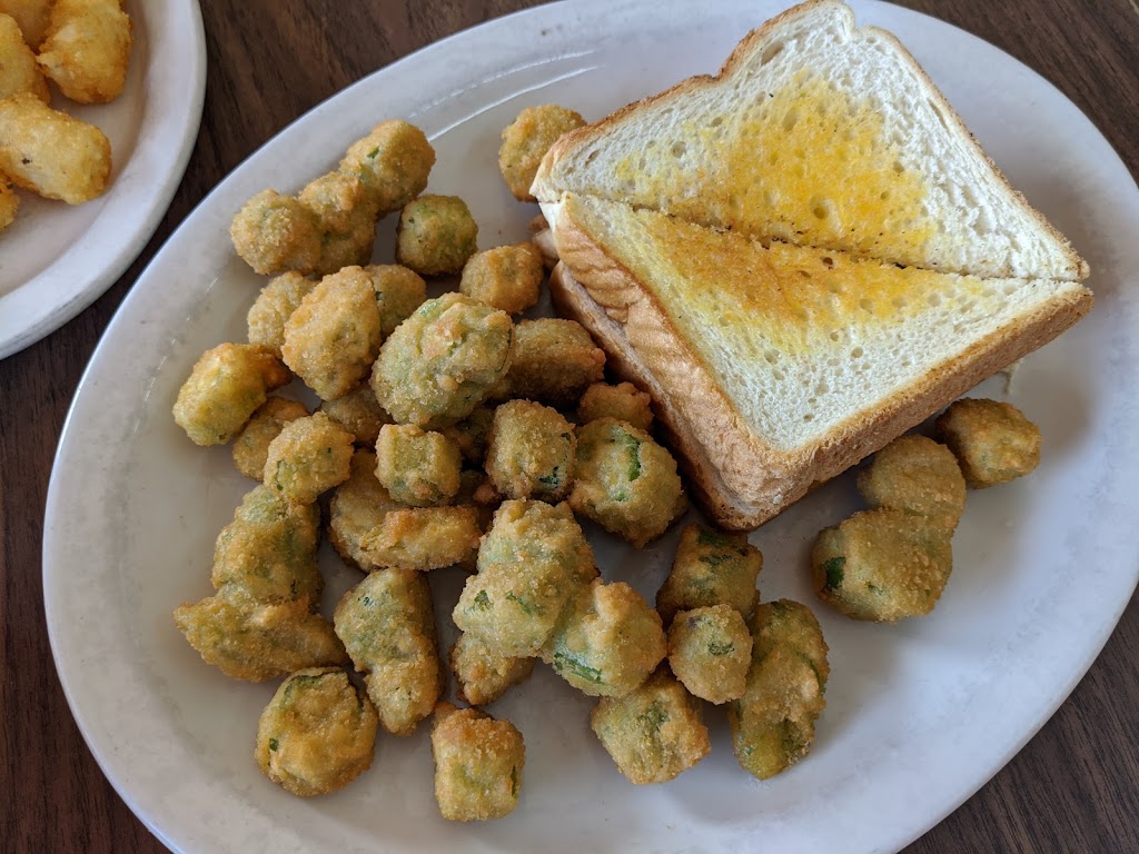 J&Bs Olde Tyme Family Restaurant | restaurant | 101 Main St, Eminence, MO 65466, USA | 5732263878 OR +1 573-226-3878