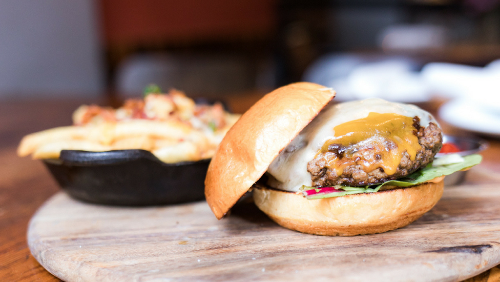 Carving Room Kitchen & Bar | restaurant | 300 Massachusetts Ave NW, Washington, DC 20001, USA | 2025252116 OR +1 202-525-2116