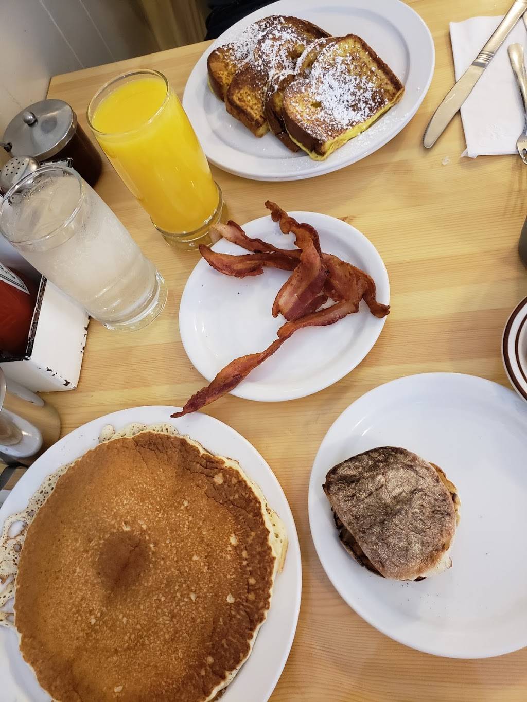 Good Neighbor Restaurant | restaurant | 3701 Cahuenga Blvd, Studio City, CA 91604, USA | 8187614627 OR +1 818-761-4627