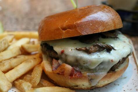 National Pastime Sports Bar & Grill | restaurant | 201 Waterfront St, Oxon Hill, MD 20745, USA | 3019654000 OR +1 301-965-4000