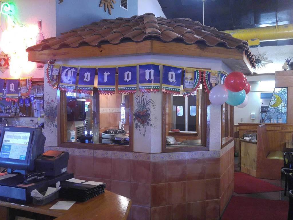 Lunas Mexican Restaurant | restaurant | 704 W Parkwood Ave, Friendswood, TX 77546, USA | 2819924790 OR +1 281-992-4790