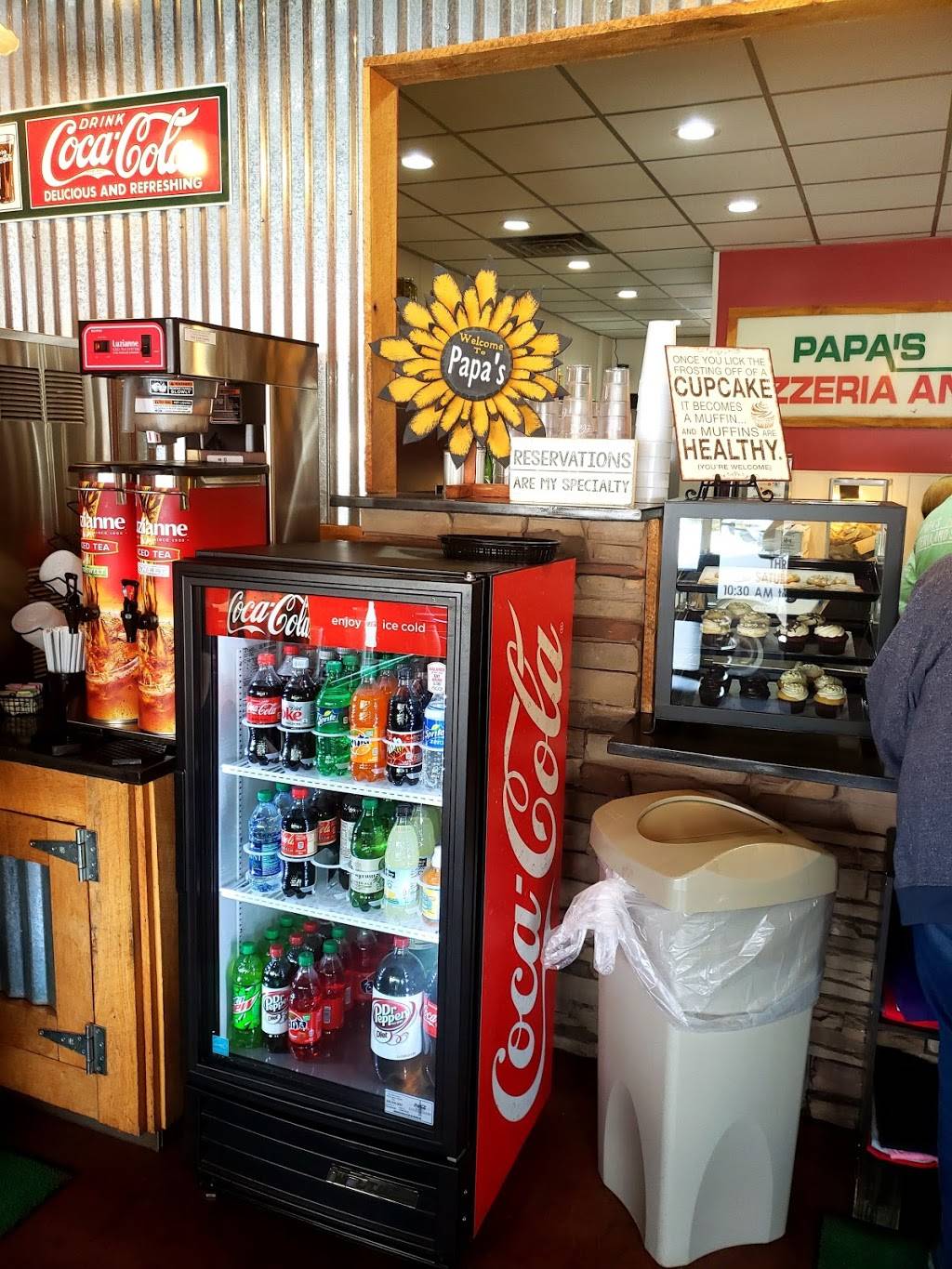 Papas Pizzeria & Subs | restaurant | 111 Tazewell St, Pearisburg, VA 24134, USA | 5409211333 OR +1 540-921-1333