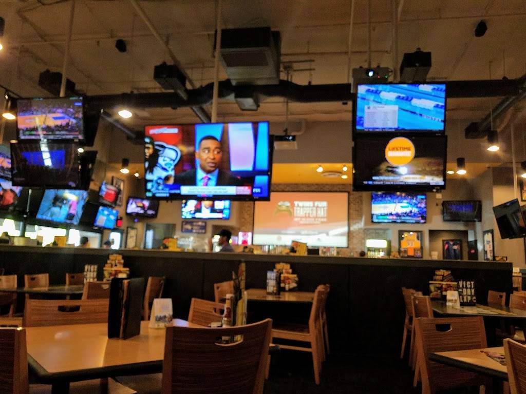 Buffalo Wild Wings | restaurant | 18965 Bear Valley Rd, Apple Valley, CA 92308, USA | 7609611500 OR +1 760-961-1500