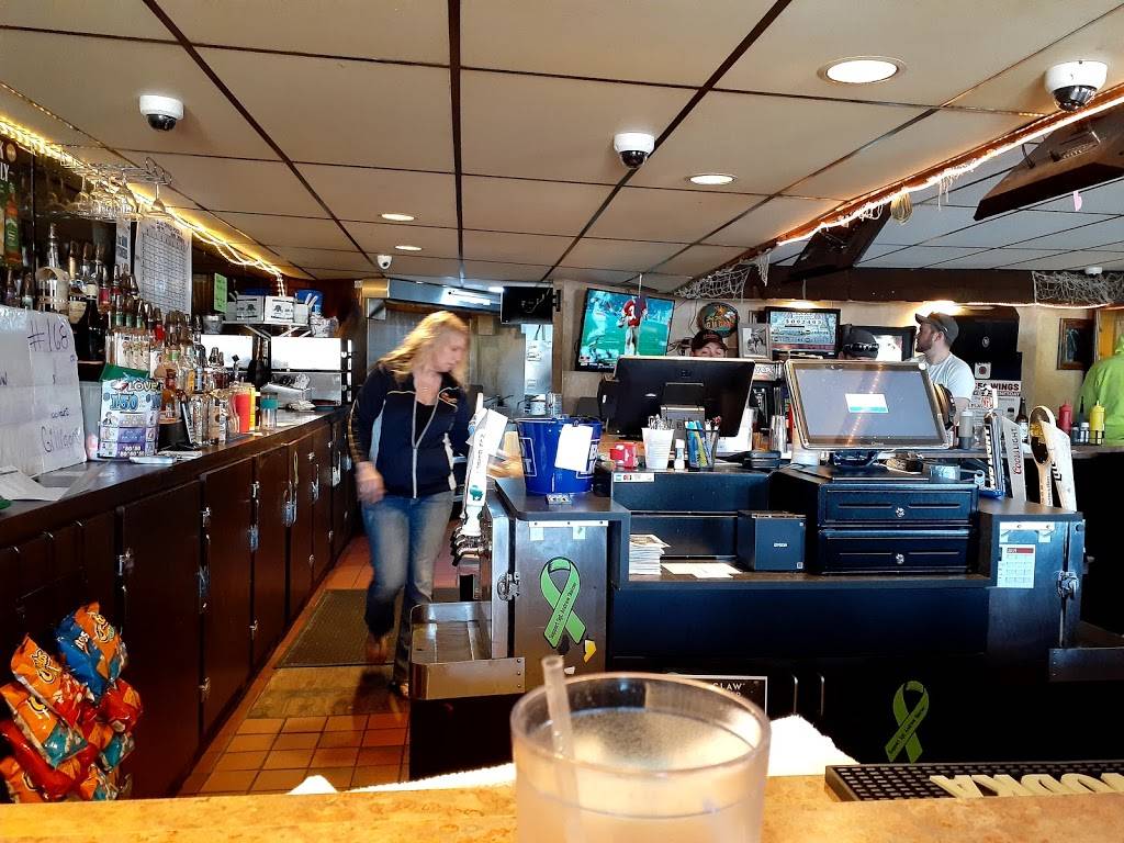 Gilligans Bar & Grill | restaurant | 1985 Velp Ave, Green Bay, WI 54303, USA | 9208573421 OR +1 920-857-3421