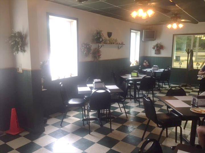 Makin Pizza | restaurant | 144 S Macon St, Bement, IL 61813, USA | 2176787005 OR +1 217-678-7005