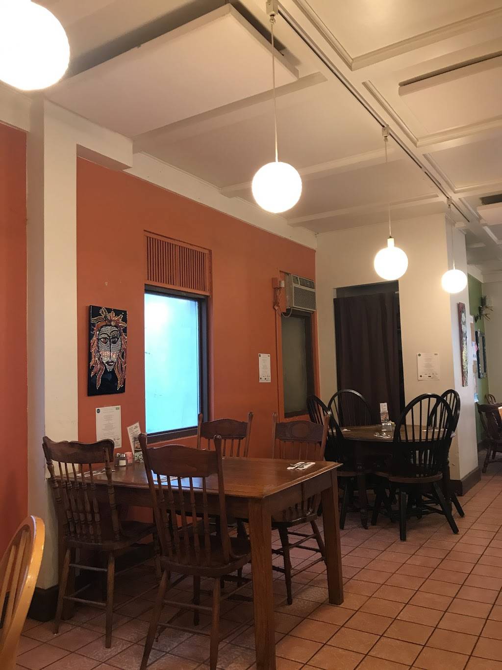 Daisy Cafe & Cupcakery | restaurant | 2827 Atwood Ave, Madison, WI 53704, USA | 6082412200 OR +1 608-241-2200