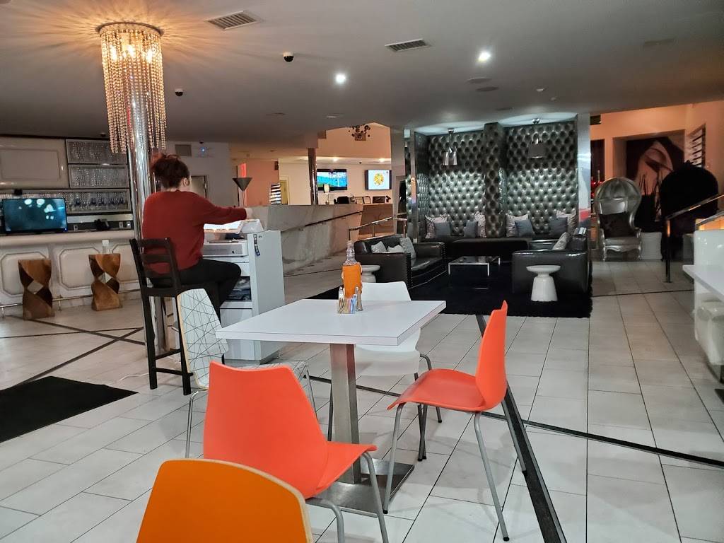 Jacobs Catch Bar & Grill | restaurant | 455 E Harmon Ave, Las Vegas, NV 89169, USA | 7023311952 OR +1 702-331-1952