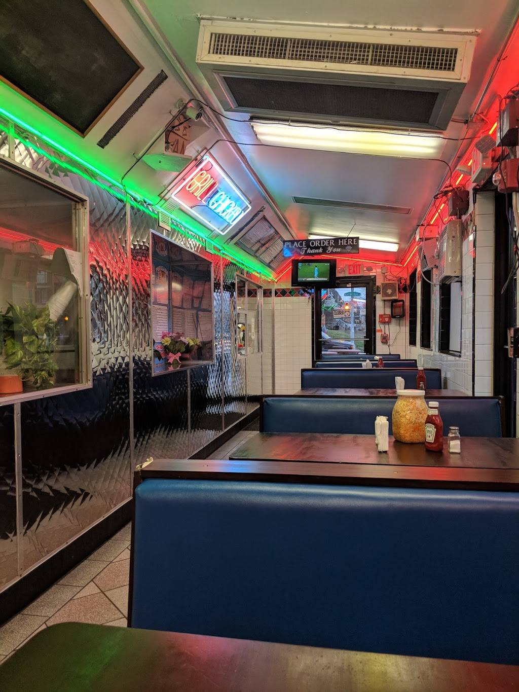 Pupuseria Sabor Latino | restaurant | 1446 E Hunting Park Ave, Philadelphia, PA 19124, USA | 2157442220 OR +1 215-744-2220