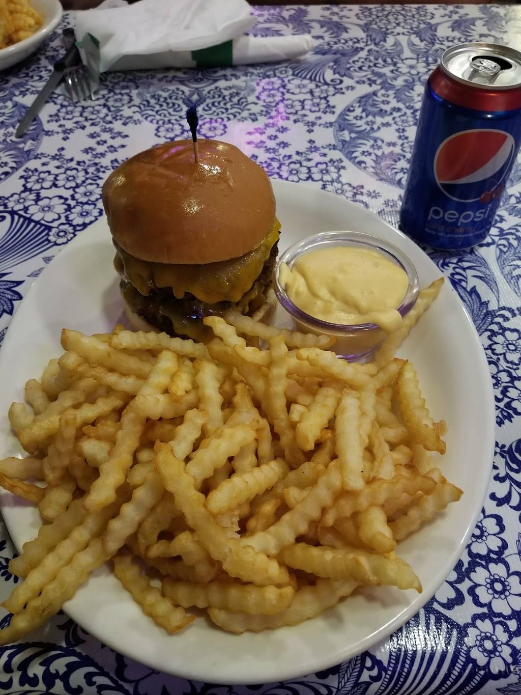 Raleighs Grill | restaurant | 11905 550th St, Lucas, IA 50151, USA | 6417666111 OR +1 641-766-6111