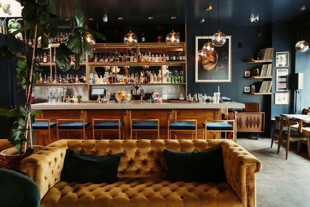 Rocks & Drams | restaurant | 14 S California St, Ventura, CA 93001, USA | 8056678585 OR +1 805-667-8585