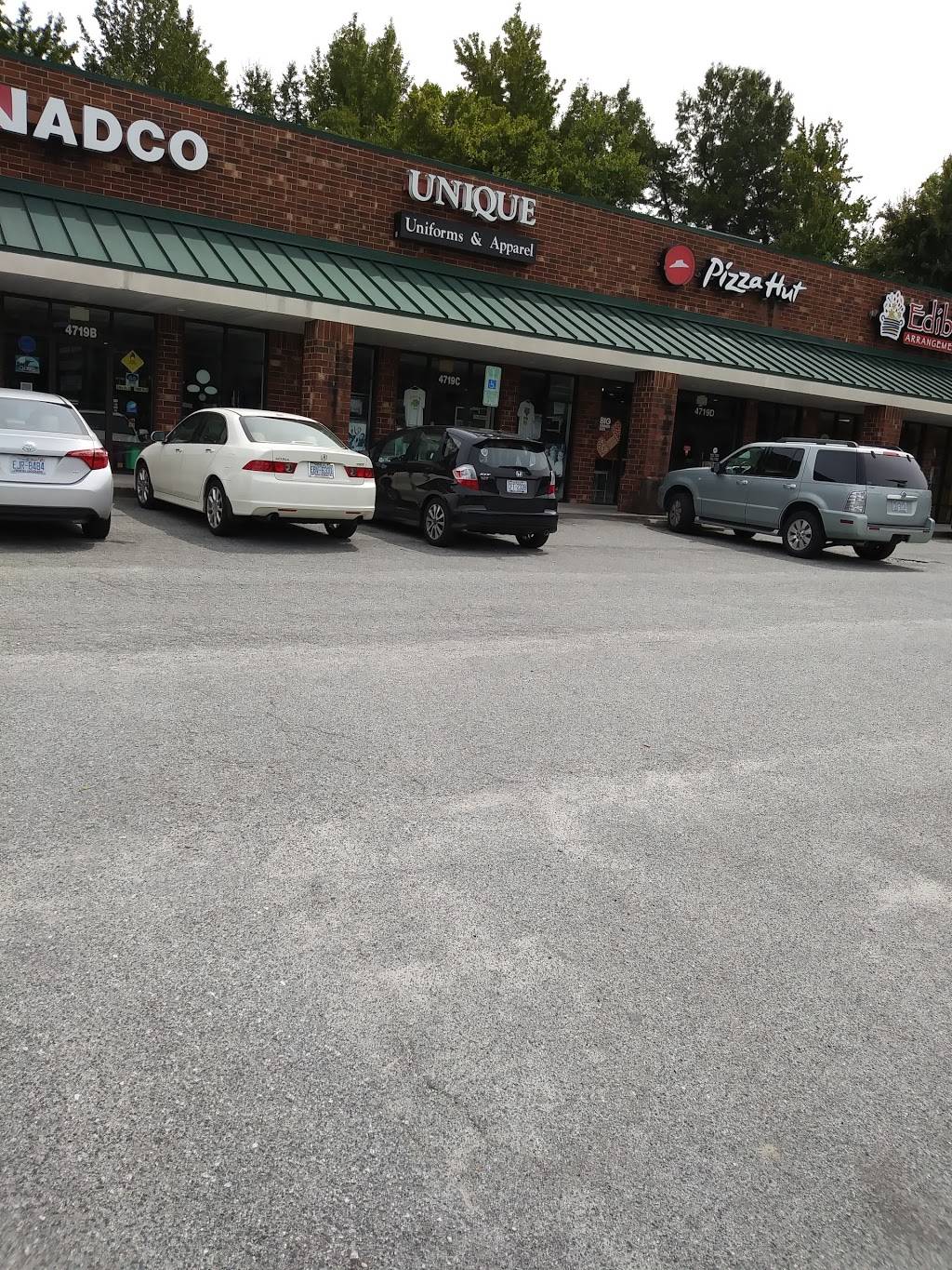 Pizza Hut | restaurant | 4719 W Gate City Blvd D, Greensboro, NC 27407, USA | 3362995504 OR +1 336-299-5504