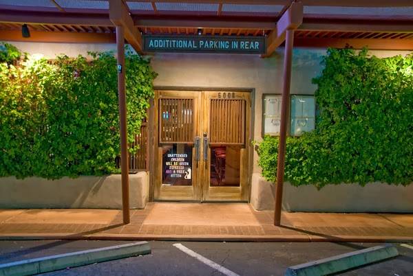 Dicks Hideaway | restaurant | 6008 N 16th St, Phoenix, AZ 85016, USA | 6022411881 OR +1 602-241-1881