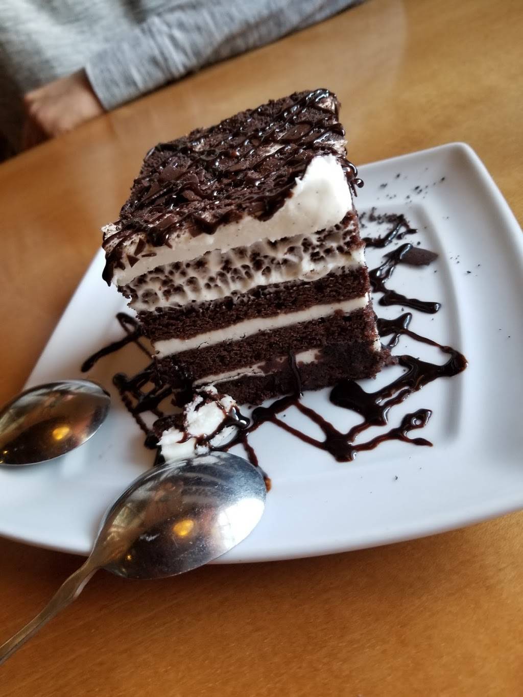 Olive Garden Italian Restaurant | meal takeaway | 1340 Lakeside Village Cir, Lakeland, FL 33803, USA | 8636889868 OR +1 863-688-9868