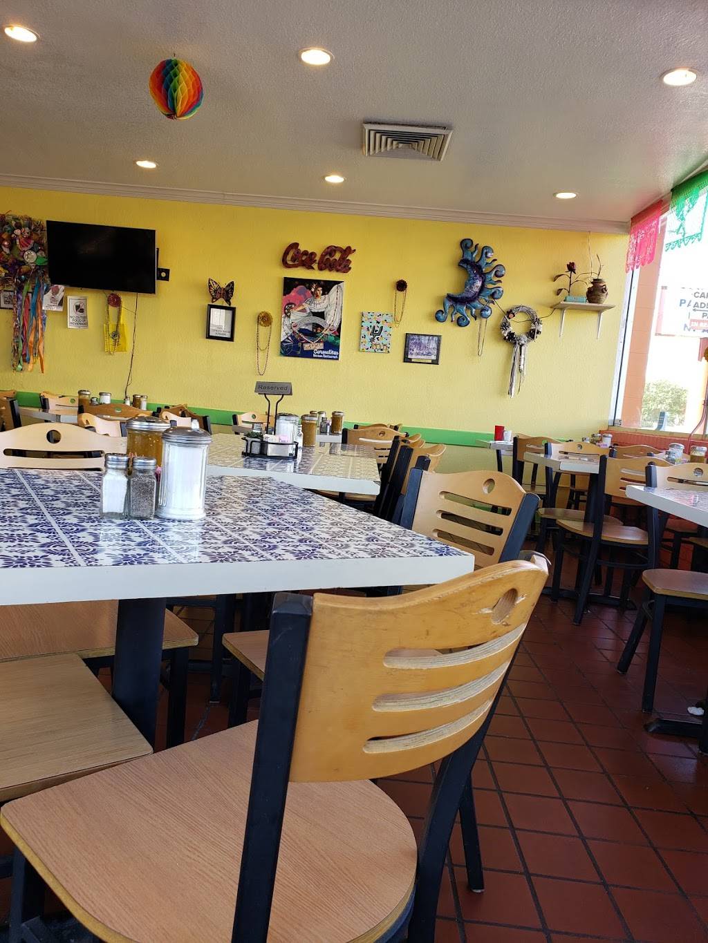 Carmelitas Mexican Restaurant | restaurant | 2218 Broadway St, San Antonio, TX 78215, USA | 2102245540 OR +1 210-224-5540