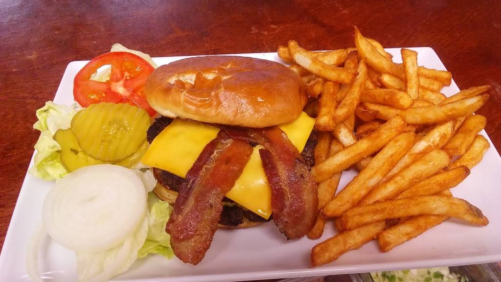 Red Apple Cafe | restaurant | 3001 N Oakwood Ave, Muncie, IN 47304, USA | 7656097606 OR +1 765-609-7606