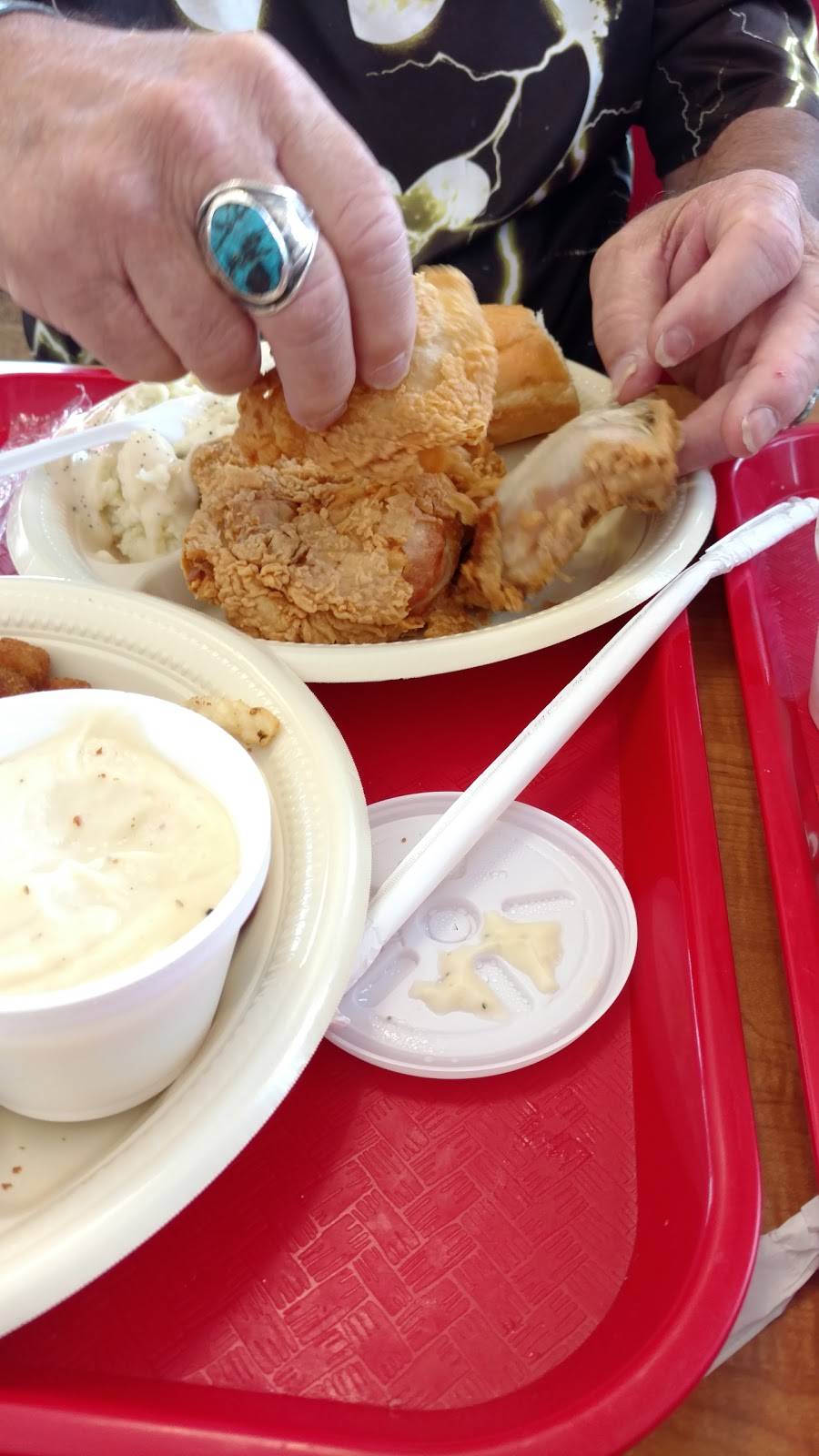 Bushs Chicken | restaurant | 4209 N Navarro St, Victoria, TX 77901, USA | 3617035293 OR +1 361-703-5293