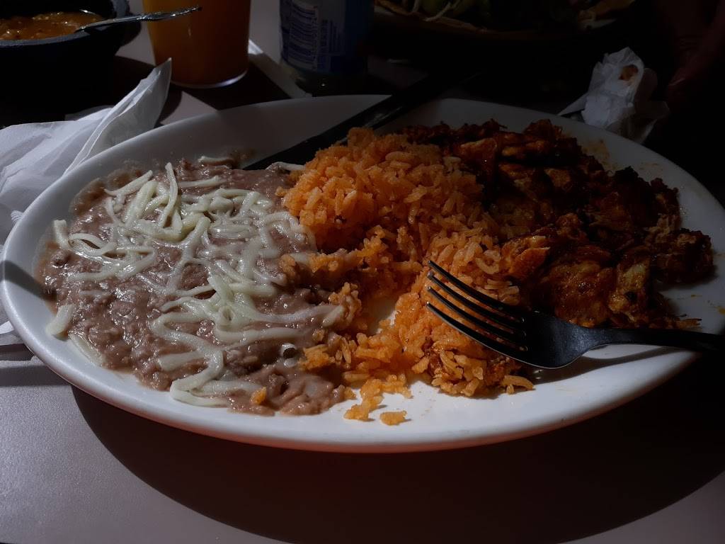 Lopez Bakery & Restaurant | restaurant | 1100 W Historic Mitchell St, Milwaukee, WI 53204, USA | 4146721830 OR +1 414-672-1830