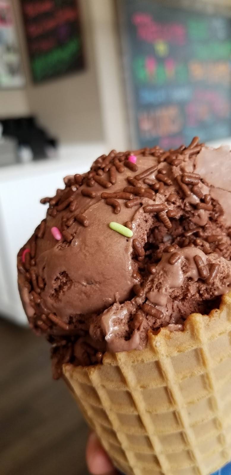 Frisbies Dairy Barn | restaurant | 951 Farmington Ave, New Britain, CT 06053, USA | 8603572520 OR +1 860-357-2520