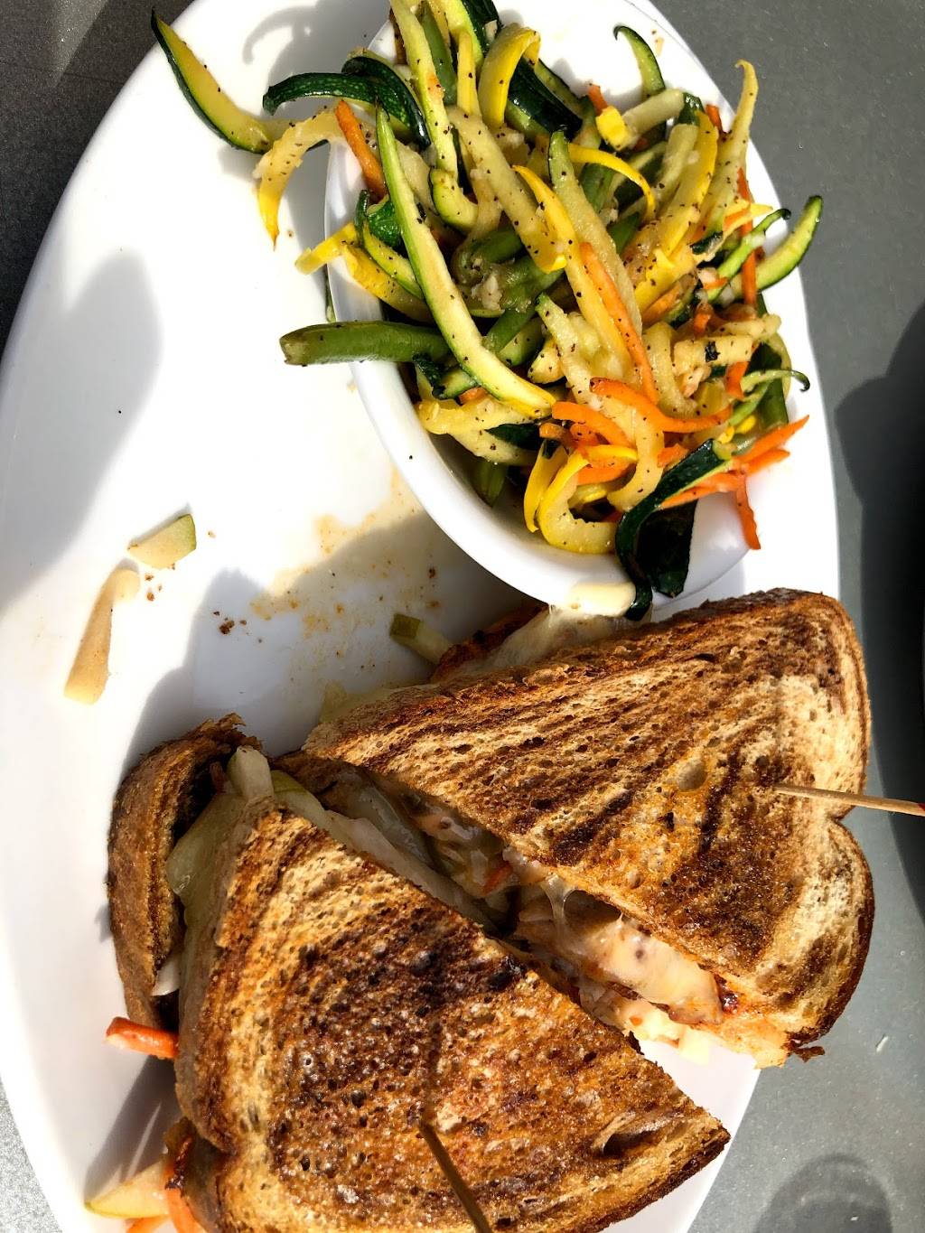 The George on the Riverwalk | restaurant | 128 S Water St, Wilmington, NC 28401, USA | 9107632052 OR +1 910-763-2052