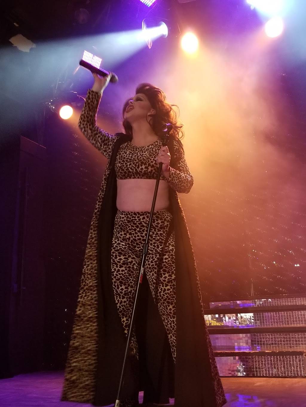 Le Faux Show | restaurant | 300 Broadway E, Seattle, WA 98102, USA | 2063340514 OR +1 206-334-0514