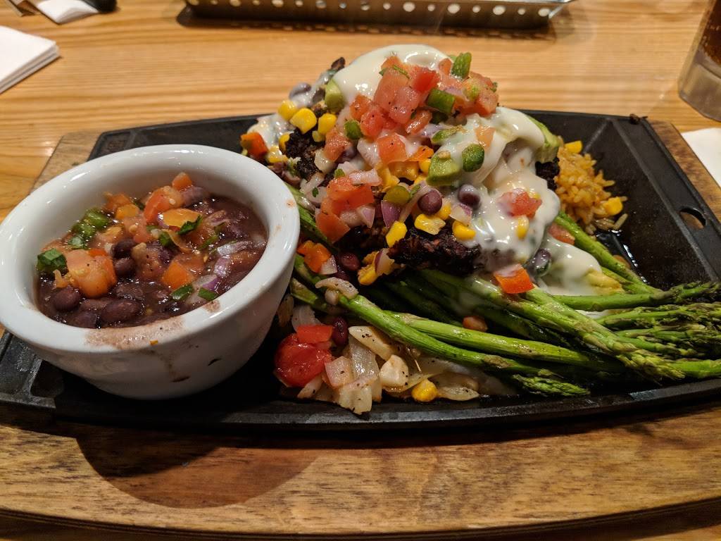 Chilis Grill & Bar | meal takeaway | 88 Gore Rd, Morris, IL 60450, USA | 8159412005 OR +1 815-941-2005