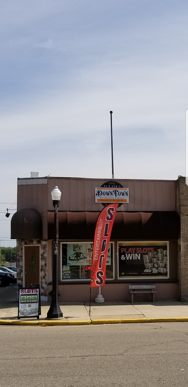 Dis Downtown | restaurant | 1046 N 2nd St, Chillicothe, IL 61523, USA | 3092704119 OR +1 309-270-4119