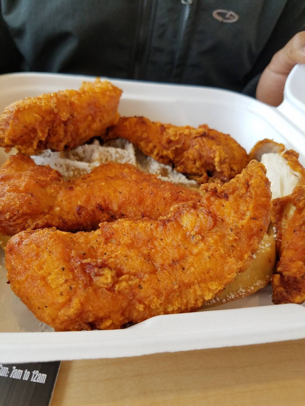 Country Style Chicken And Waffles | restaurant | 4817 St Barnabas Rd, Marlow Heights, MD 20748, USA | 2405327969 OR +1 240-532-7969