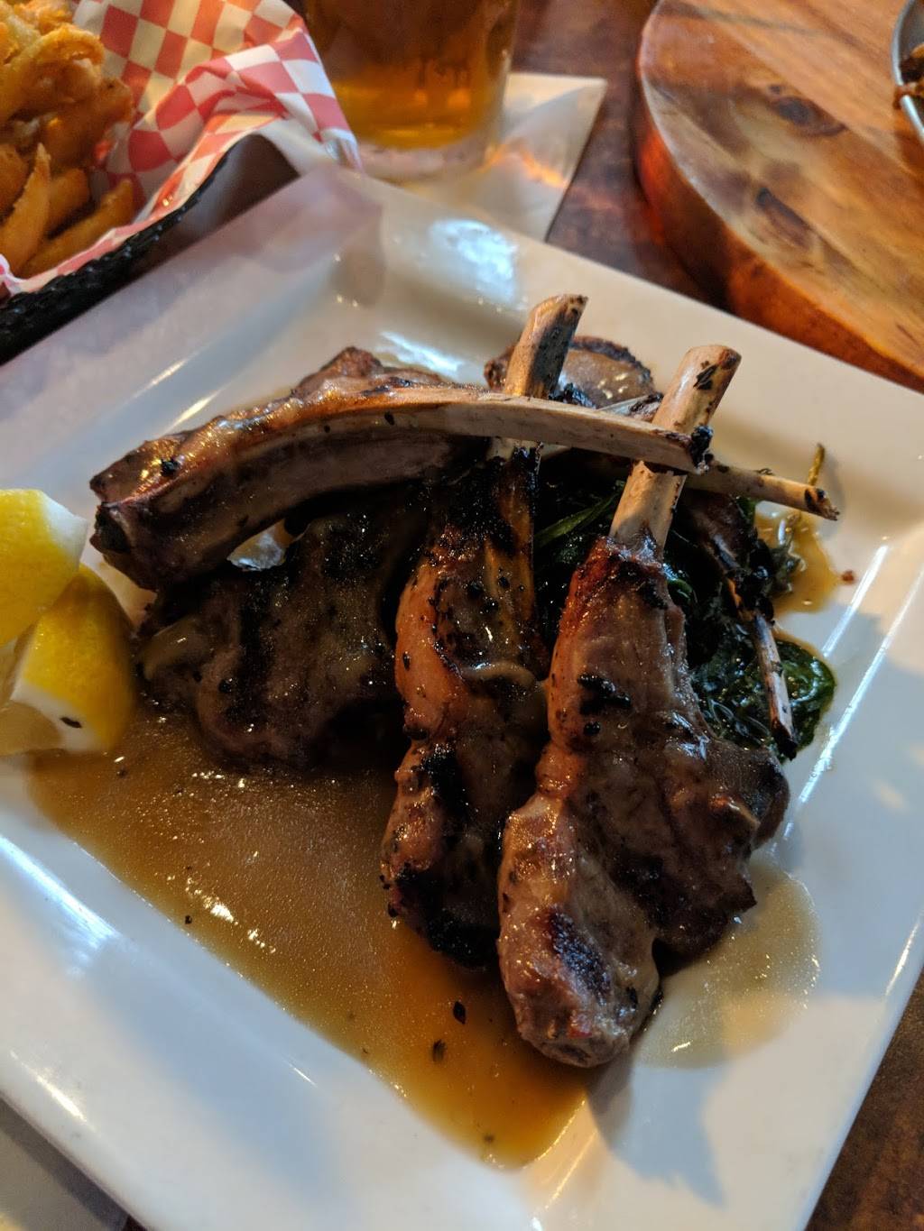 Kapones Sports Tavern | restaurant | 24301 Harper Ave, St Clair Shores, MI 48080, USA | 5862005242 OR +1 586-200-5242