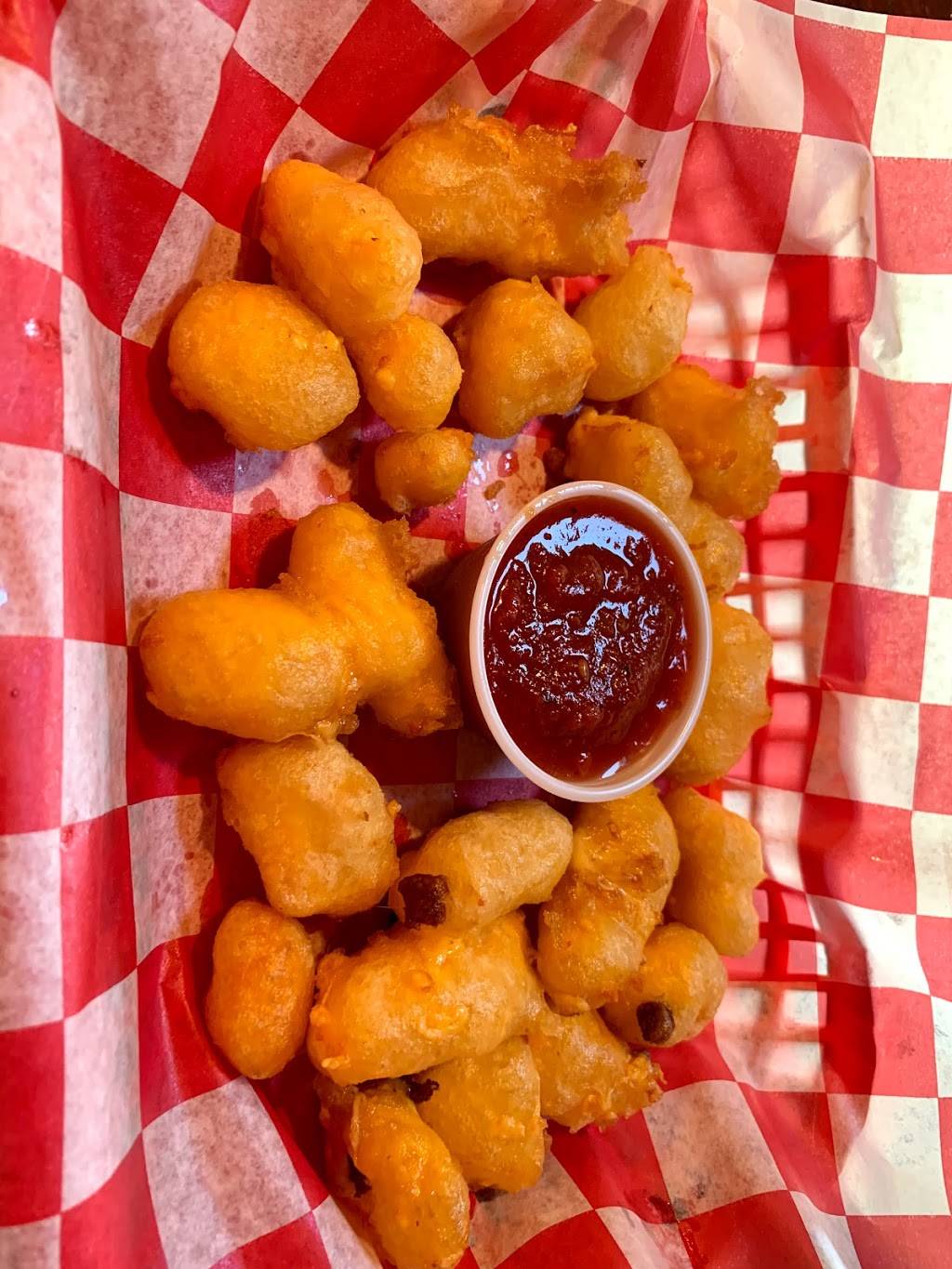 The Village Pub | restaurant | 235 W Main St, Winneconne, WI 54986, USA | 9205820155 OR +1 920-582-0155