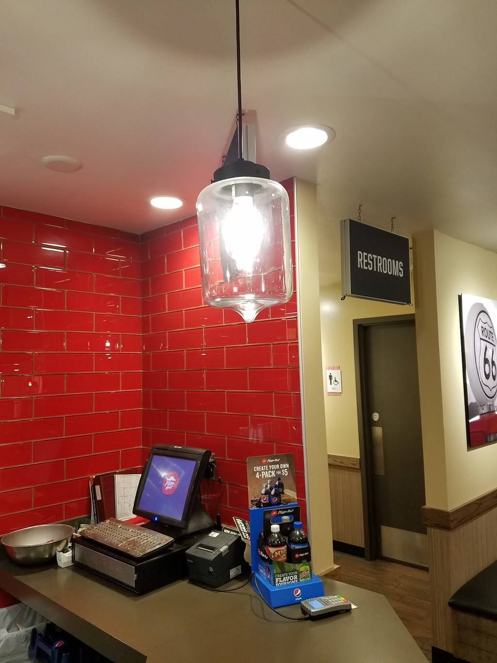 Pizza Hut | meal takeaway | 1653 Weir Dr, Woodbury, MN 55125, USA | 6517355585 OR +1 651-735-5585