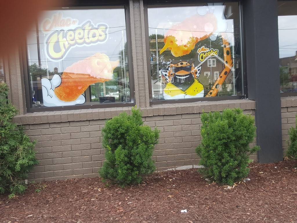 Burger King | restaurant | 4040 N Green Bay Ave, Milwaukee, WI 53209, USA | 4142634161 OR +1 414-263-4161