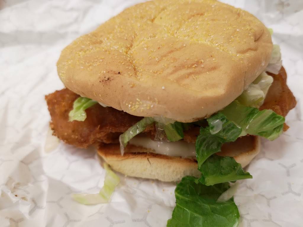 Queen Street Burger and Taters | restaurant | 45 Queen St N, Mississauga, ON L5N 1A2, Canada | 9058261244 OR +1 905-826-1244