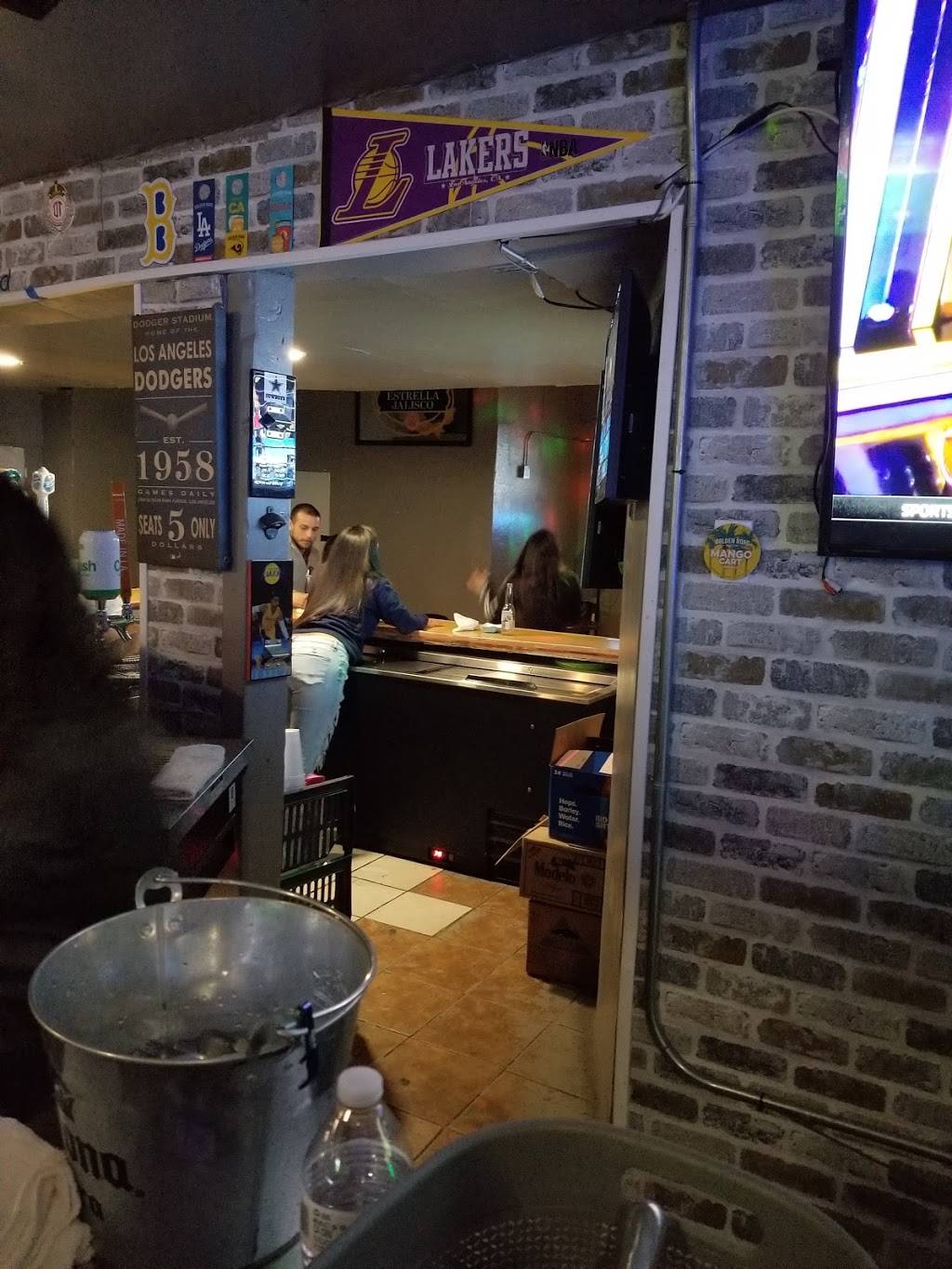 Caliz Sports Bar | restaurant | 300 W Anaheim St, Long Beach, CA 90813, USA | 5622838995 OR +1 562-283-8995