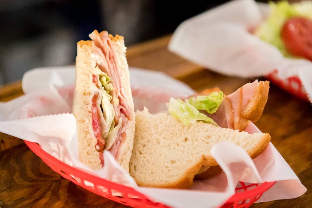 Laura Lees Café & Pub | restaurant | 5748 W Jones Ave, Zellwood, FL 32798, USA | 4078143148 OR +1 407-814-3148