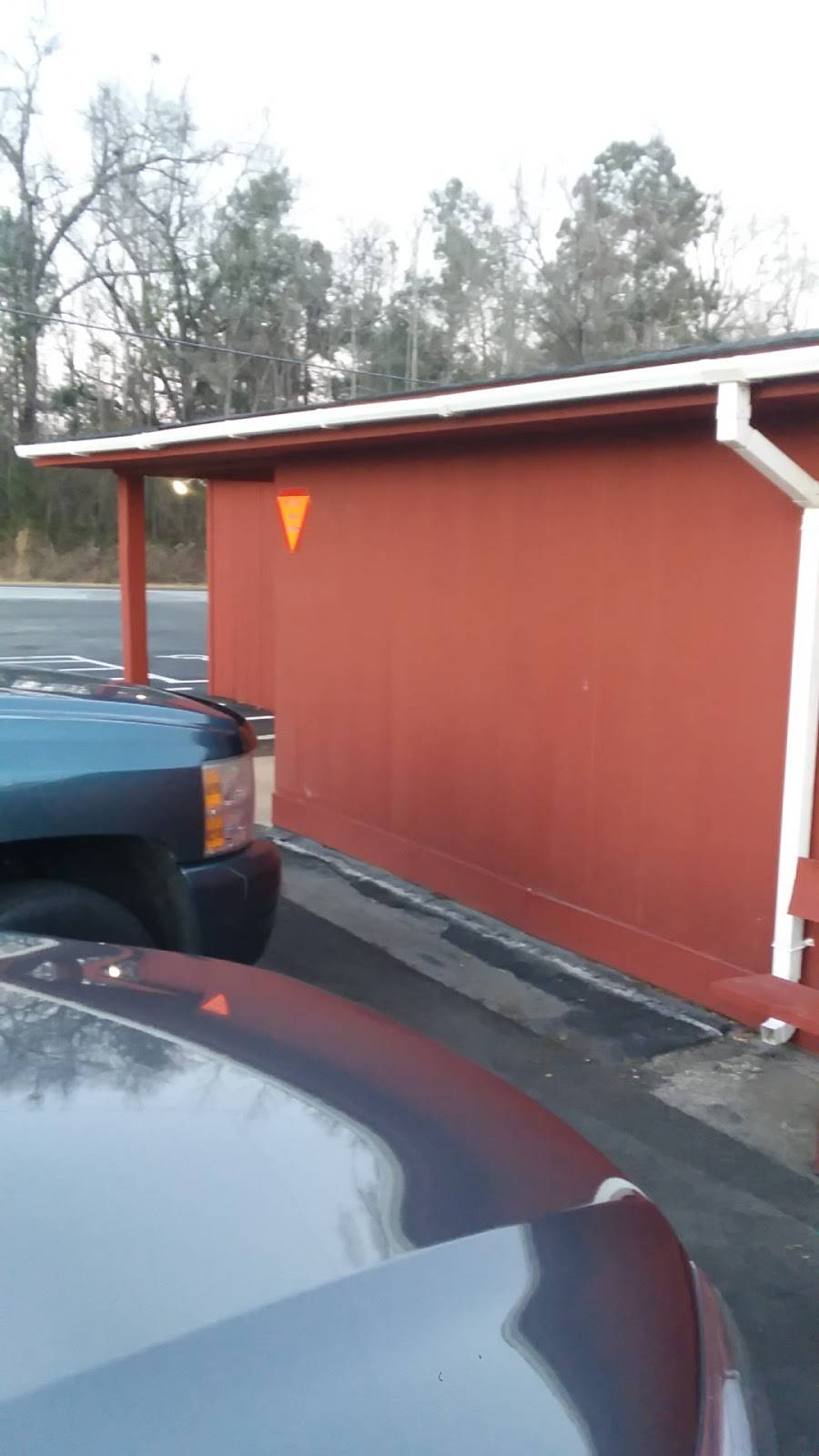 Big Ds B-B-Q Barn | restaurant | 821 E County Line Rd #621, Johnsonville, SC 29555, USA | 8435582661 OR +1 843-558-2661