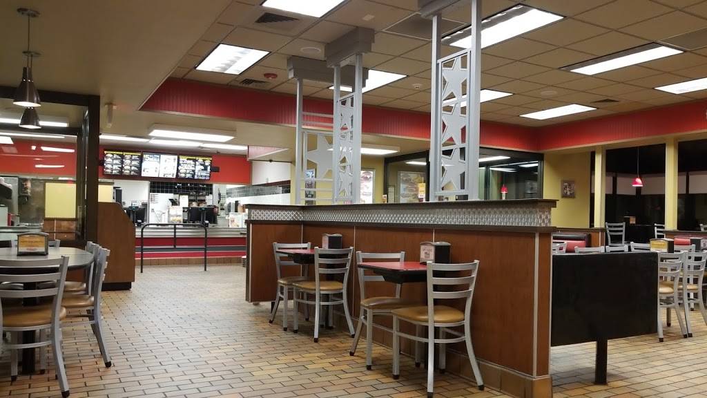 Hardees | restaurant | 8755 University Ave, Des Moines, IA 50325, USA | 5152250410 OR +1 515-225-0410