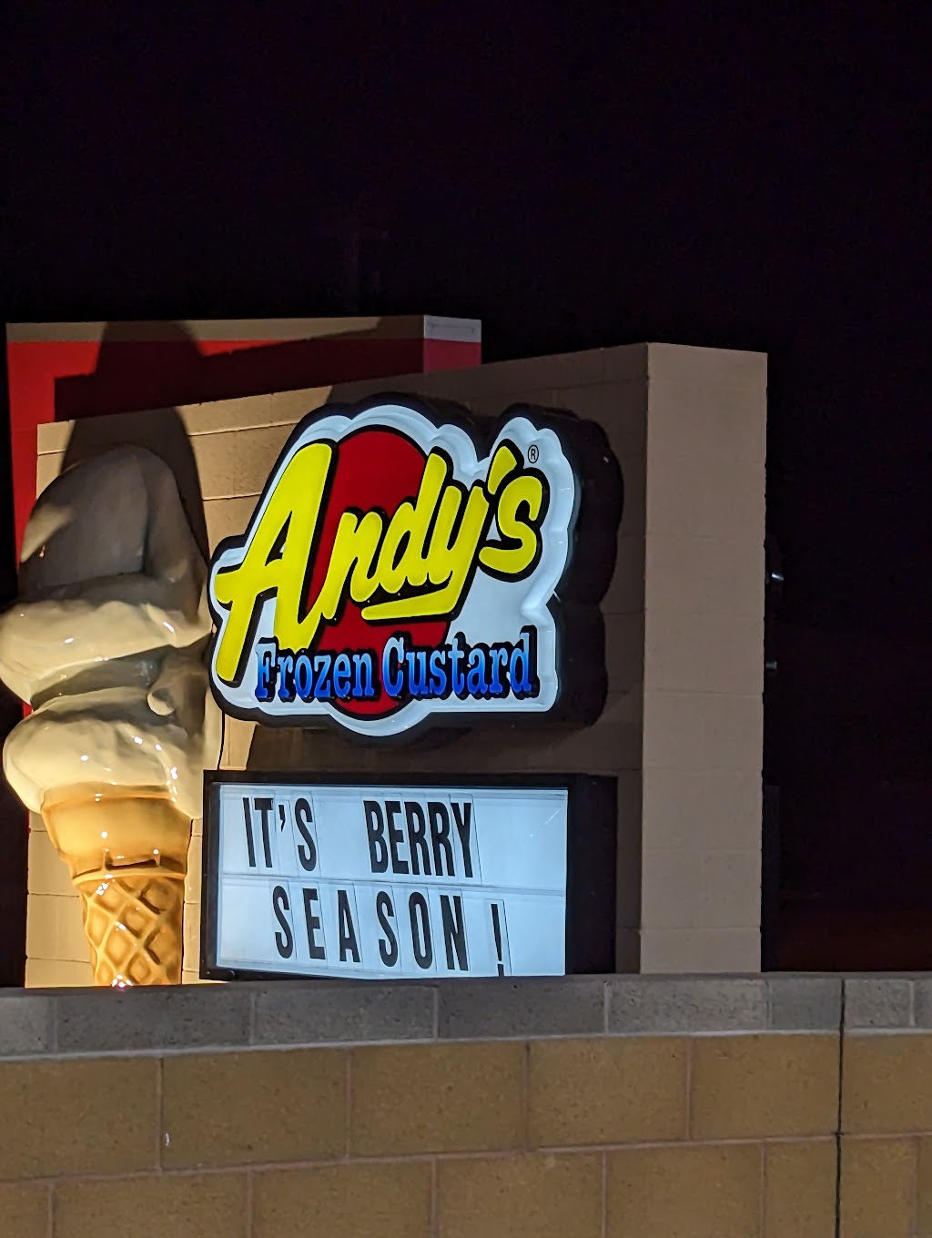 Andys Frozen Custard | restaurant | 686 S Gilbert Rd, Gilbert, AZ 85296, USA | 4805917811 OR +1 480-591-7811