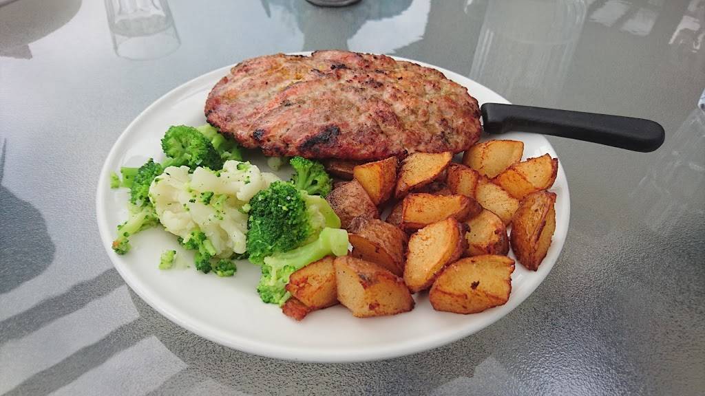 Veslo Family Restaurant | restaurant | 100 Arnold St, Kitchener, ON N2H 6C9, Canada | 5197449292 OR +1 519-744-9292