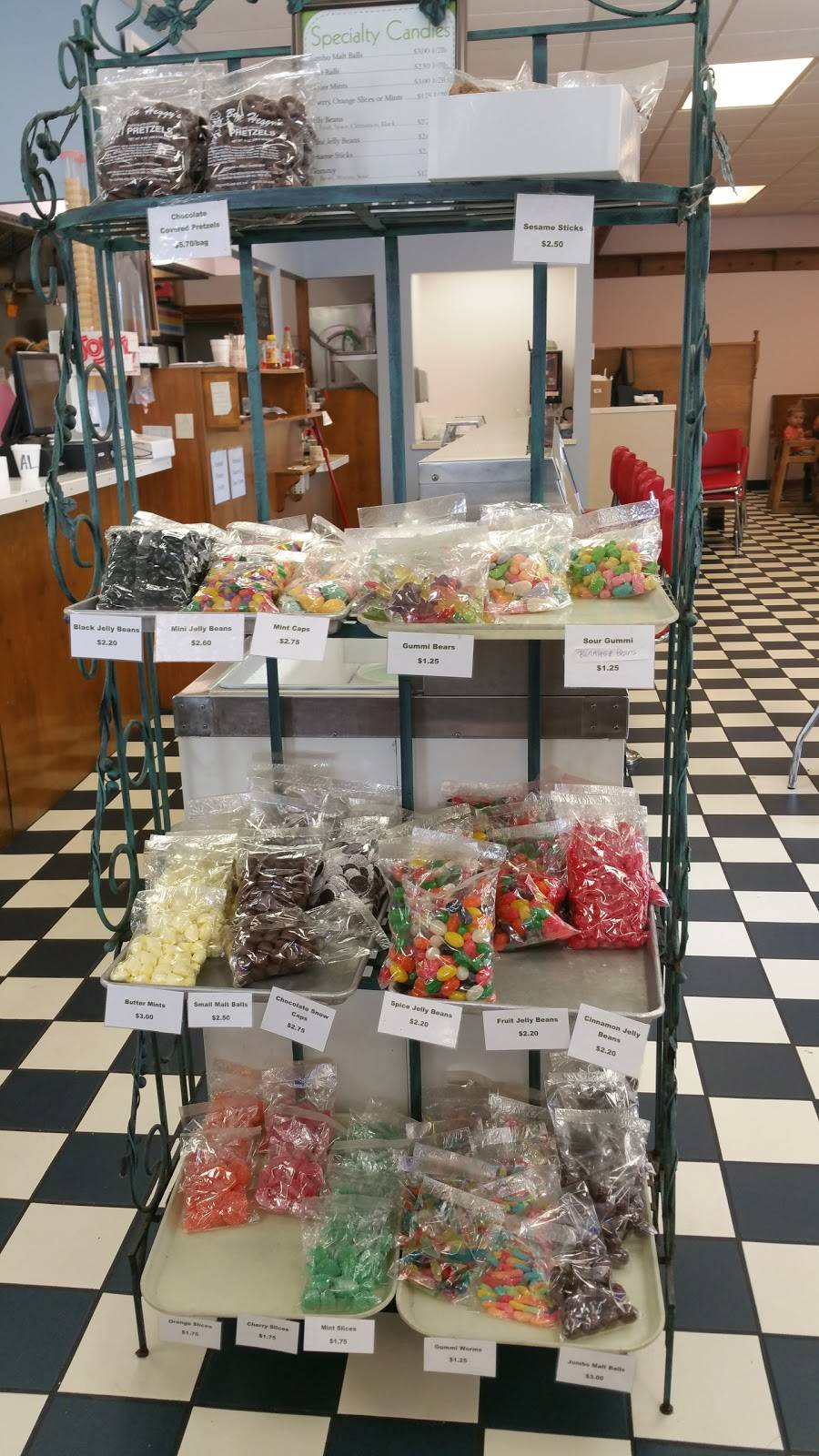 Heggys Confectionery | restaurant | 1306 W State St, Alliance, OH 44601, USA | 3308212051 OR +1 330-821-2051