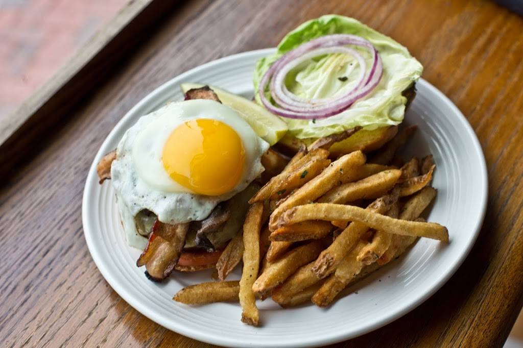 Quinns | restaurant | 1724-1744 Wilson Blvd, Arlington, VA 22209, USA | 7036403566 OR +1 703-640-3566