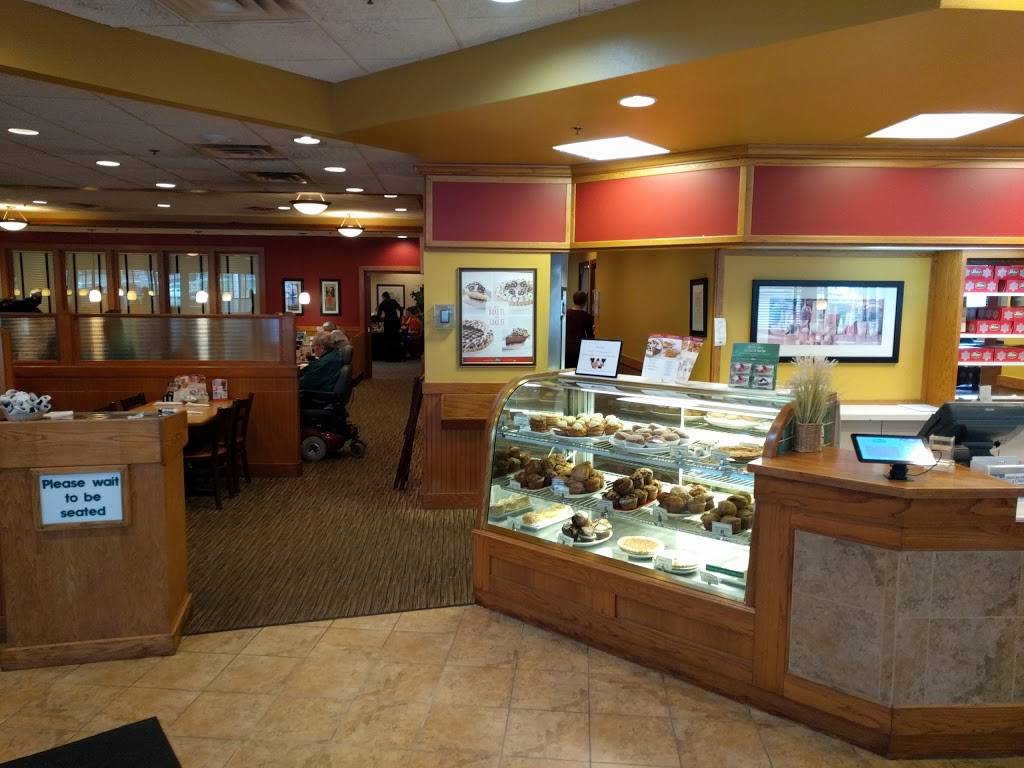 Perkins Restaurant & Bakery | restaurant | 956 1/2 Mankato Ave, Winona, MN 55987, USA | 5074521618 OR +1 507-452-1618