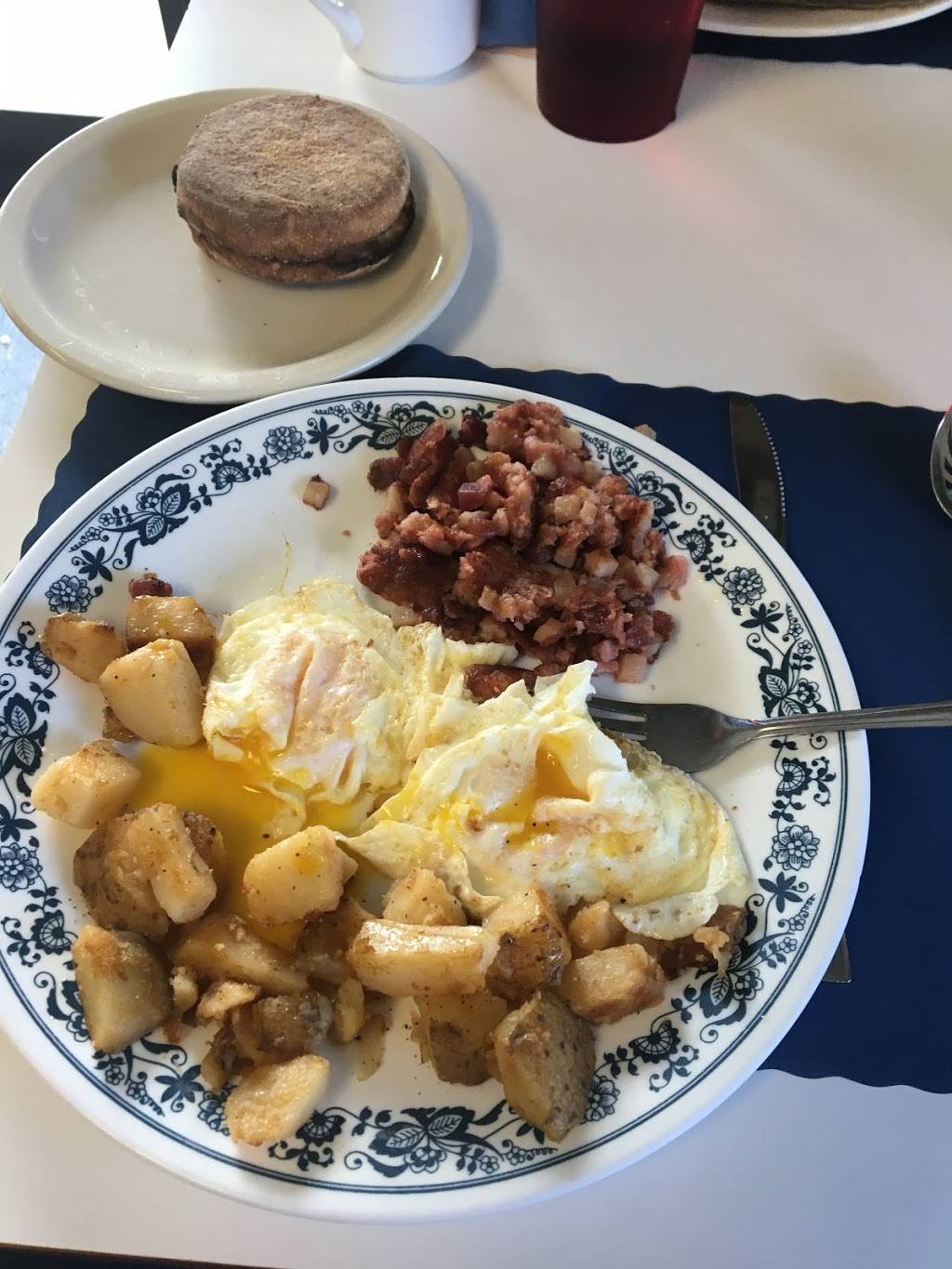 The Blueberry Muffin Restaurant | restaurant | 1769 White Mountain Hwy, North Conway, NH 03860, USA | 6033565736 OR +1 603-356-5736