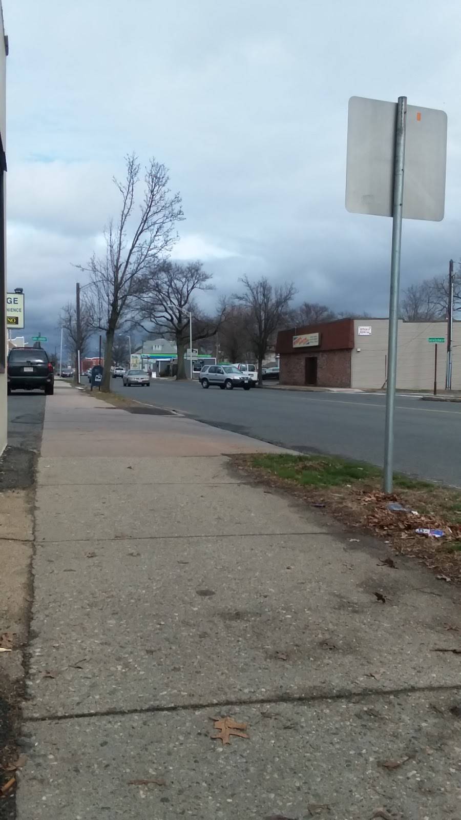 2 Guys Pizzeria | restaurant | 477 Page Blvd, Springfield, MA 01104, USA | 4137360422 OR +1 413-736-0422