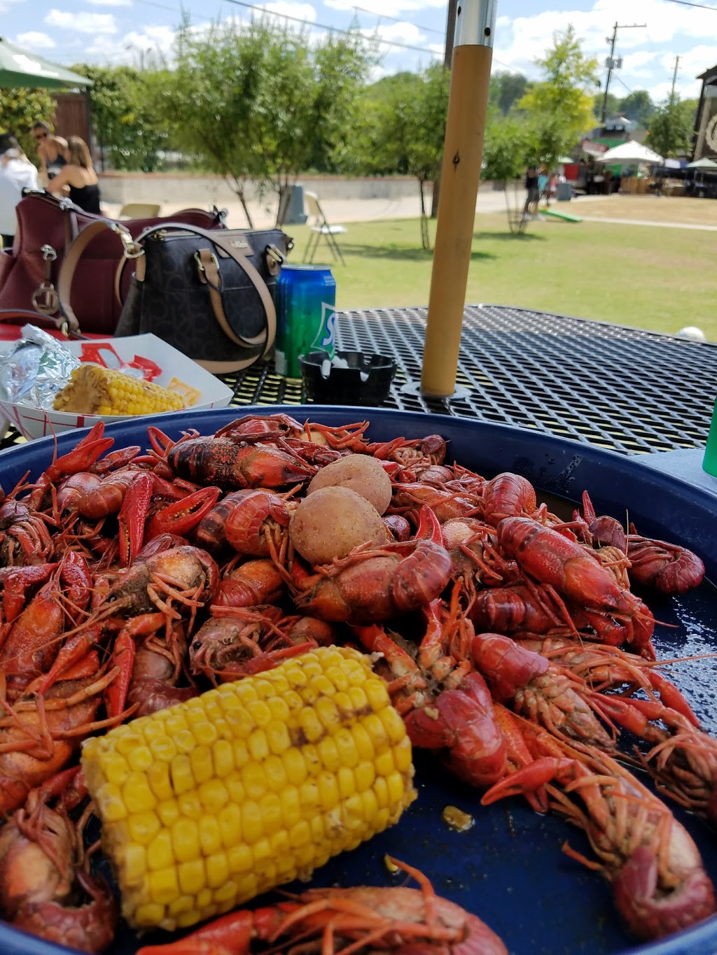 Red Mountain Crawfish | restaurant | 195 Vulcan Rd, Birmingham, AL 35209, USA | 2053053131 OR +1 205-305-3131