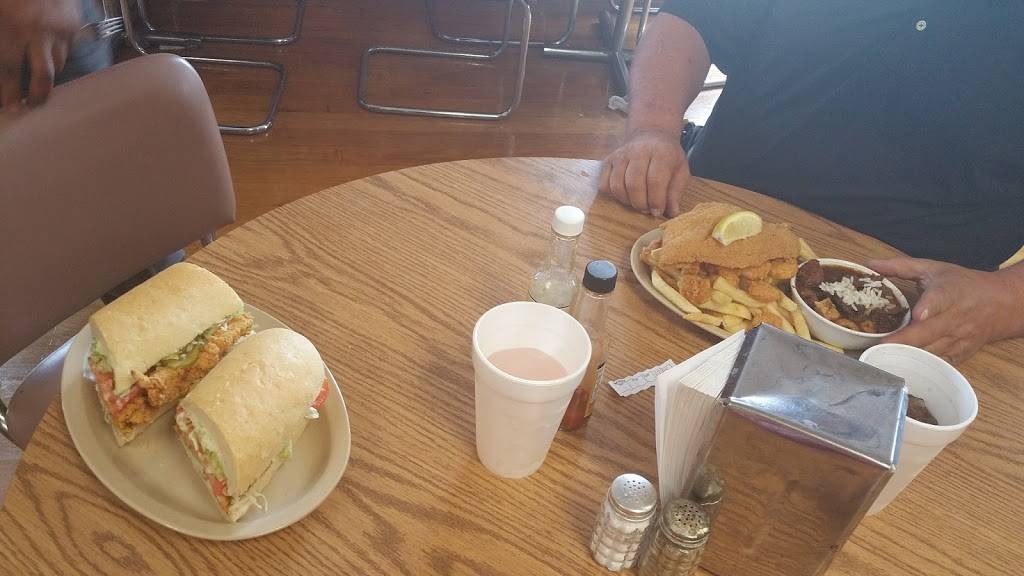 Vucinovichs | restaurant | 4510 Michoud Blvd, New Orleans, LA 70129, USA | 5042545246 OR +1 504-254-5246