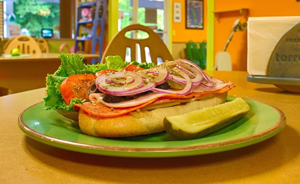 Little Lillys Island Deli | restaurant | 10700 Stringfellow Rd #20, Bokeelia, FL 33922, USA | 2392829264 OR +1 239-282-9264