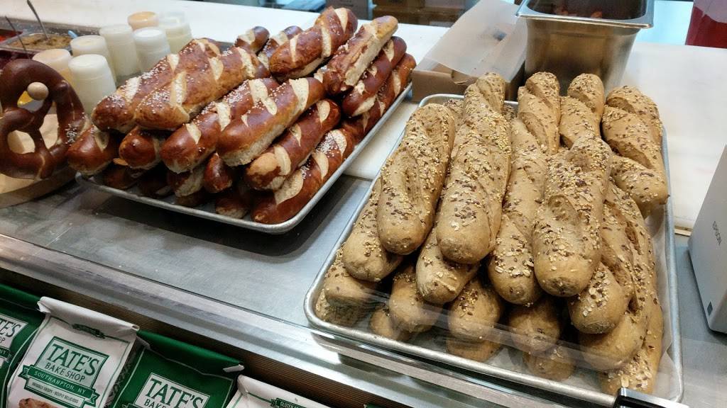 Hannahs Bretzel | meal takeaway | 131 S Dearborn St, Chicago, IL 60603, USA | 3126211111 OR +1 312-621-1111